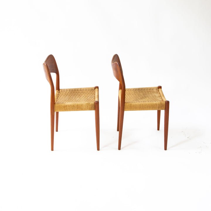 Vintage Paar Teak Sessel von Arne Hovmand Olsen, Seitenansicht rechts 