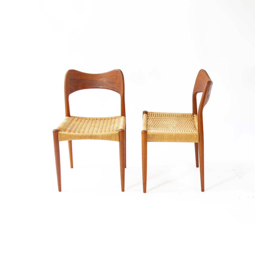 Vintage Paar Teak Sessel von Arne Hovmand Olsen, alternierende Seitenansicht links