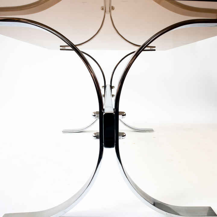 Vintage Space Age Couchtisch mit Chromgestell und Rauchglasplatte, Detailansicht Chromgestell und Glasplatte