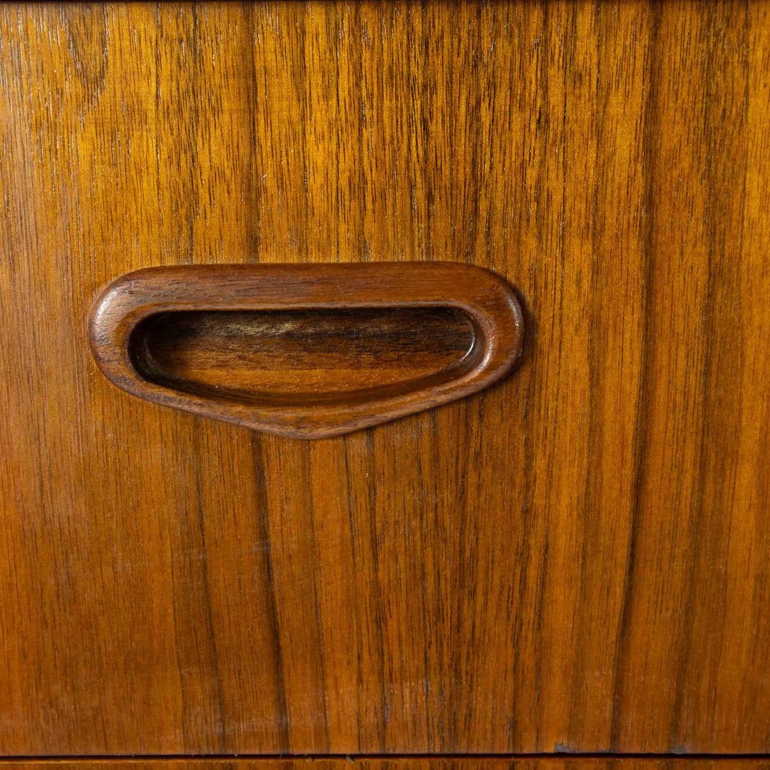 Vintage Teak Kommode von SMI Svensk Mobelindustri, Detailansicht Griff
