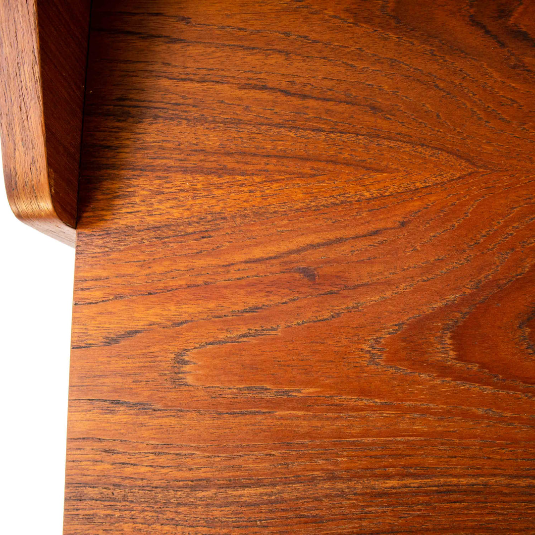 Vintage Teak Sekretär von Børge Lerche für Riis-Antonsen Møbelfabrik, Detailansicht Fehlstelle auf Tischplatte