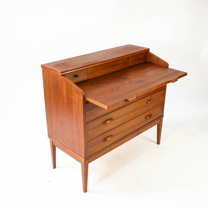 Vintage Teak Sekretär von Børge Lerche für Riis-Antonsen Møbelfabrik, leicht schräg stehend mit ausgezogener Arbeitsfläche