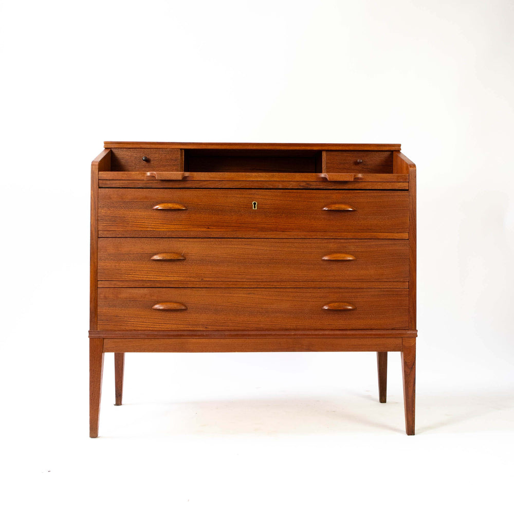 Vintage Teak Sekretär von Børge Lerche für Riis-Antonsen Møbelfabrik, leicht schräg von unten