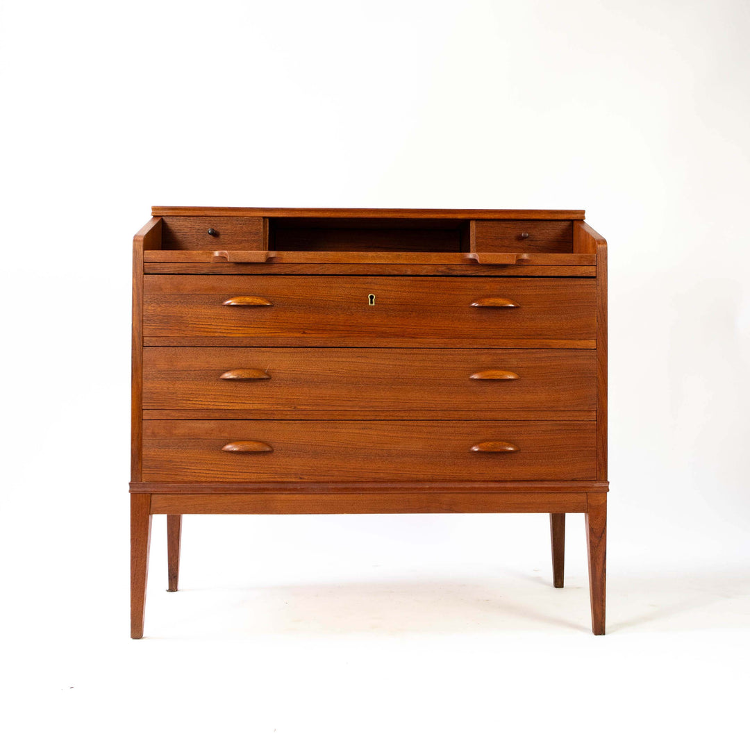 Vintage Teak Sekretär von Børge Lerche für Riis-Antonsen Møbelfabrik, leicht schräg von unten