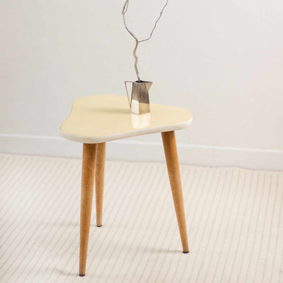 Dreibein Hocker, Vorderseite