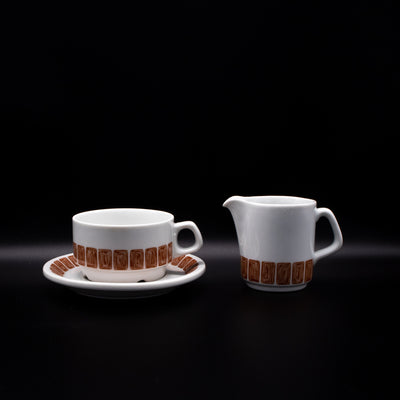 Lilien Porzellan Teeservice St. Wolfgang, Teetasse und Milchkännchen alleine, Seitenansicht rechts