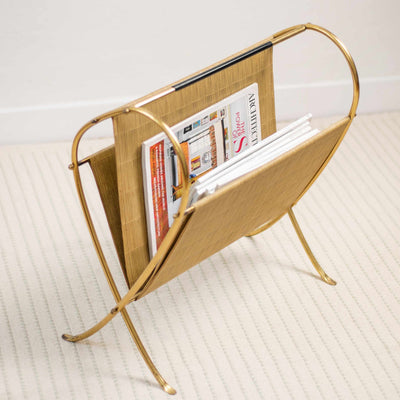 Zeitungsständer mit Zeitschriften