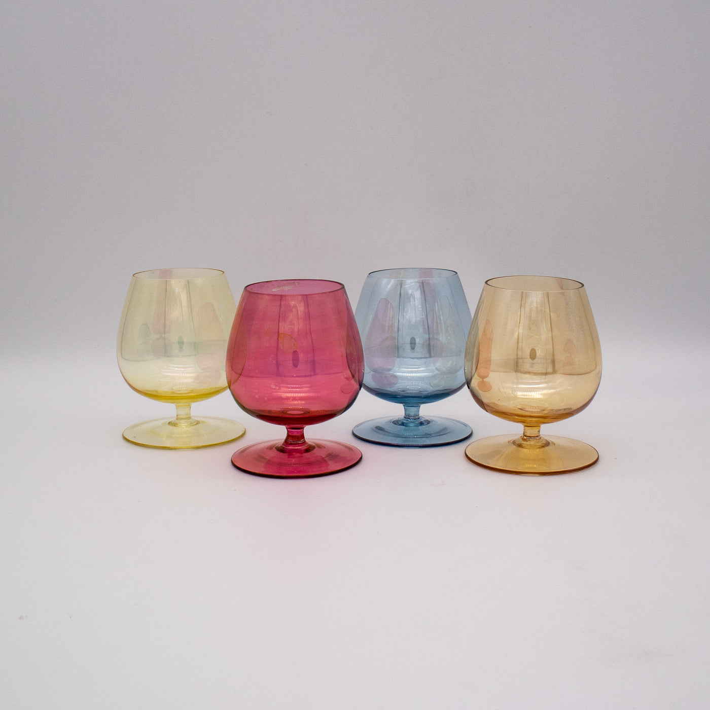 Farbenfrohes Cognacschwenker Set, alternierend
