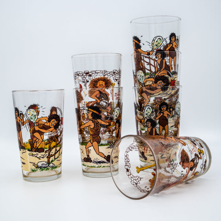 Saftgläser Set mit Steinzeit-Comic-Figuren, arrangiert