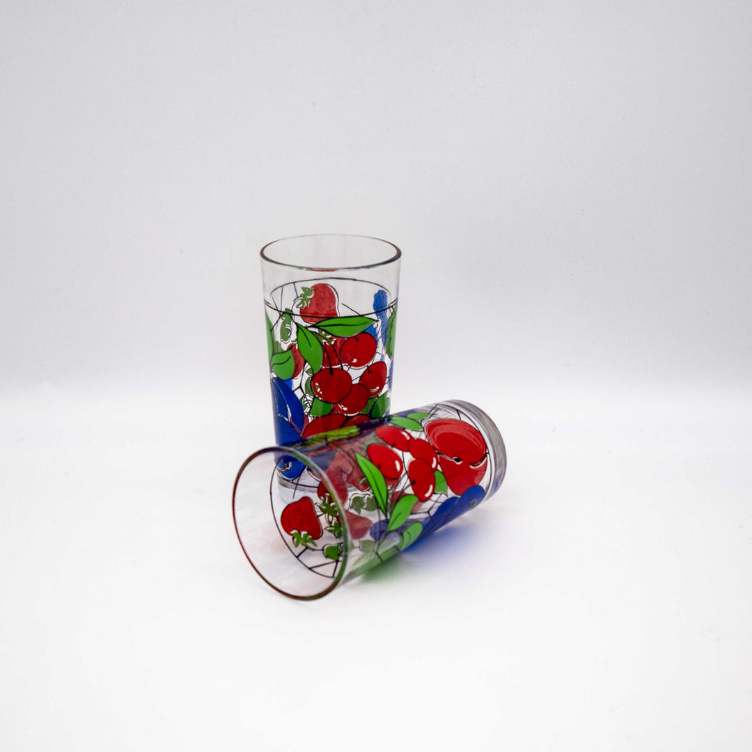 Covetro Gläser mit Obstmuster, ein Glas liegend