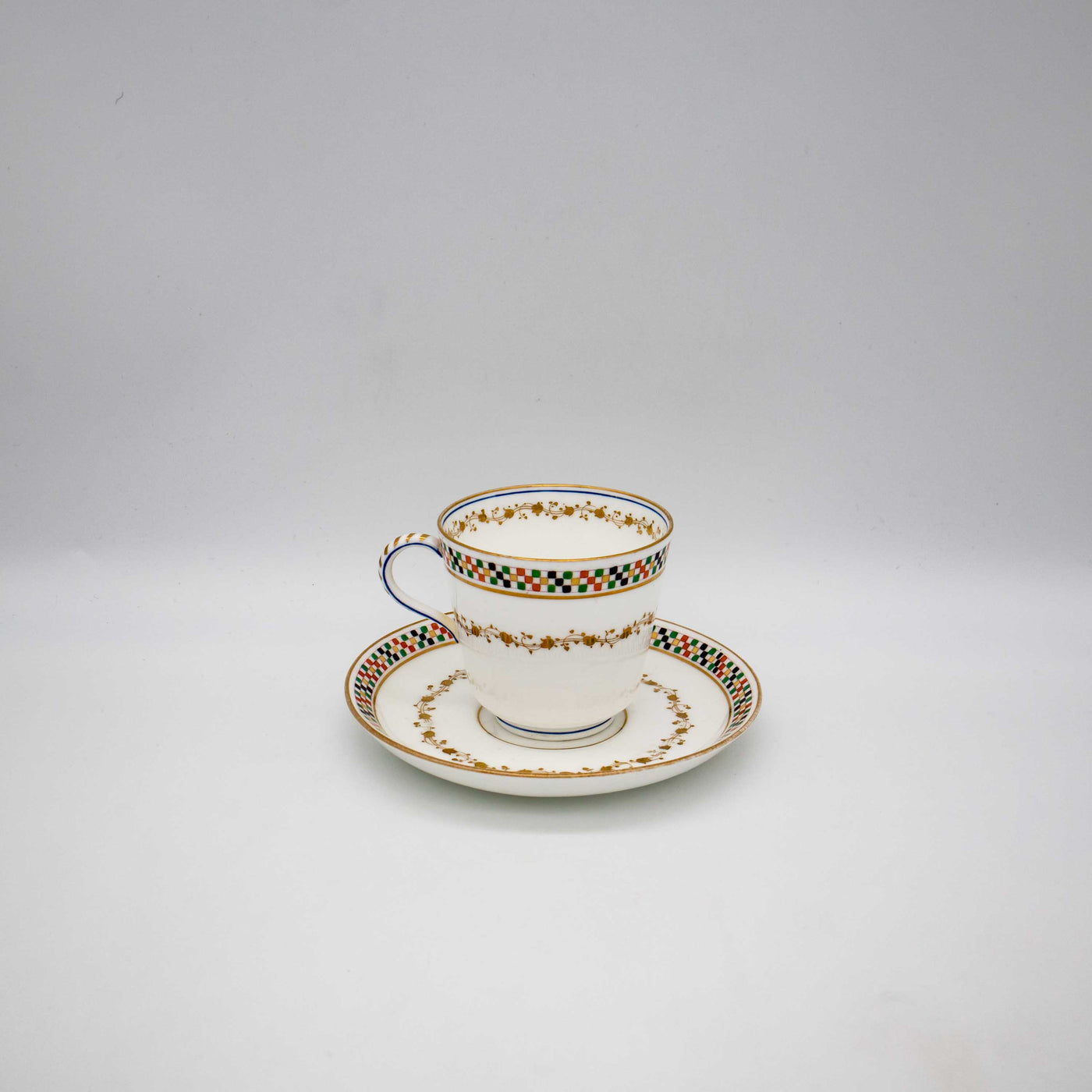 Antike Porzellan Tasse, Seitenansicht links
