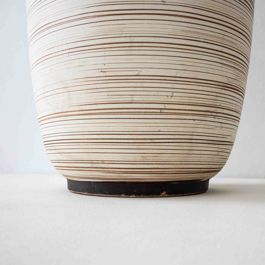 Bodenvase Keramos, Detailansicht Sockel